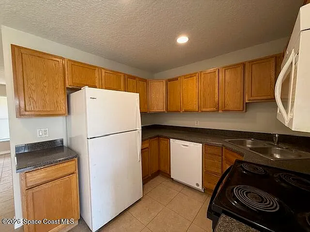 660 Minnie St — Photo 2