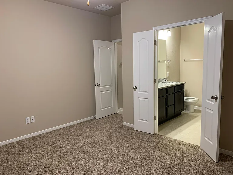 2406 Petersburg Ln — Photo 22