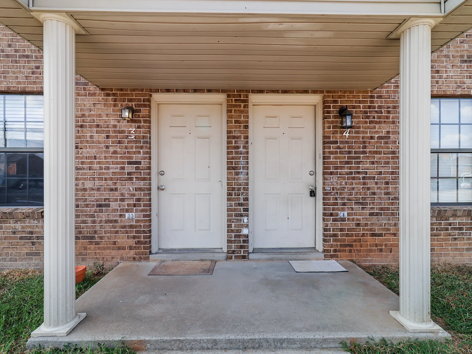 2 bed, 1.5 bath, 1000 sqft, $1,050 — Photo 2