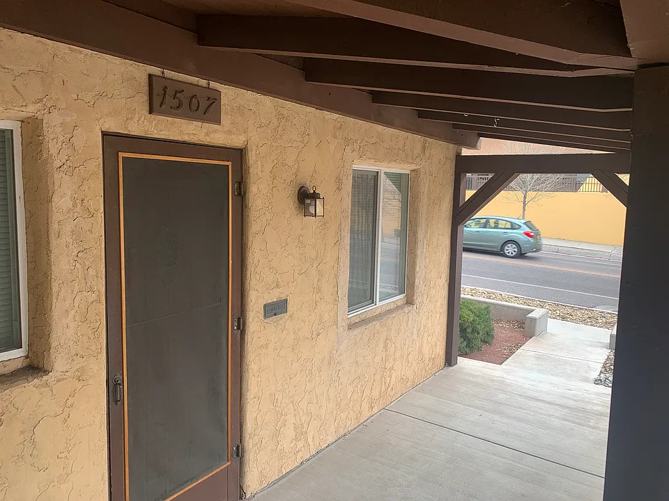 Entry : Porch_03042022