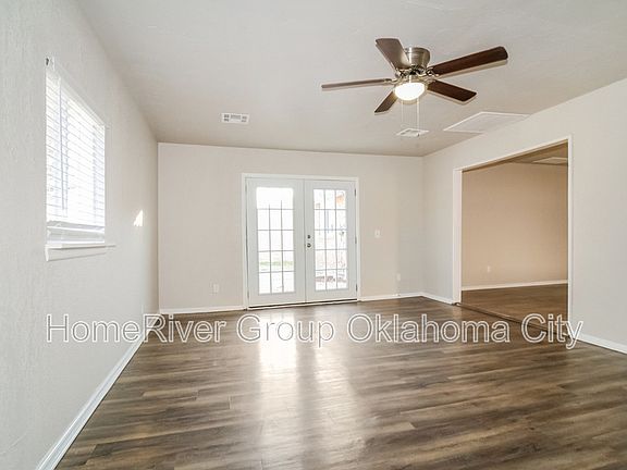 3rd image of 912 Craig Dr