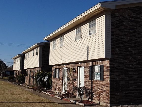 2nd image of 402 N 10th St