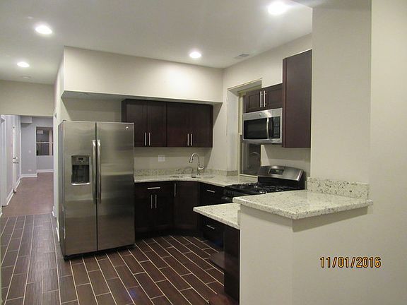 4th image of 3033 W Ainslie St #2