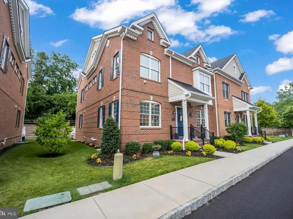 67 Creekview Ln, Yardley, PA 19067