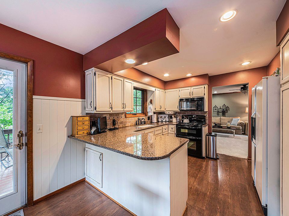 1766 Whitewood Dr SW, Wyoming, MI 49519 MLS 23027085 Zillow