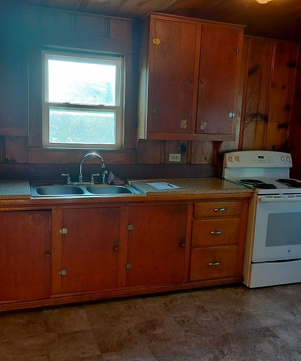2nd image of 804 1/2 N Avenue F