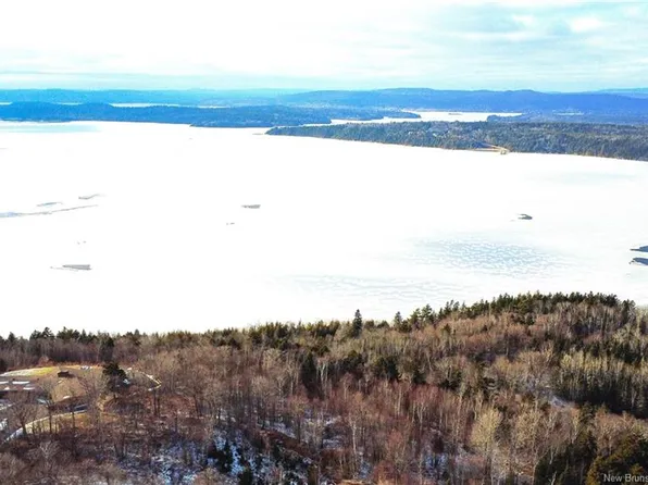 Westmount Dr, Saint John, NB E2K 5G1