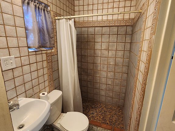 4th image of 2618 Garfield Ave SE