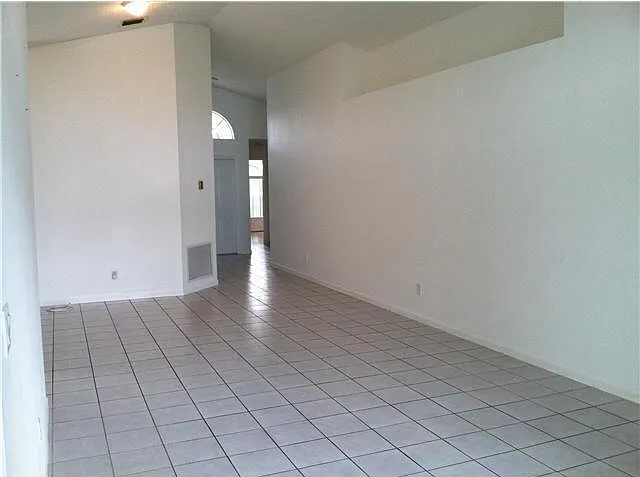 1743 Barnstable Rd — Photo 2
