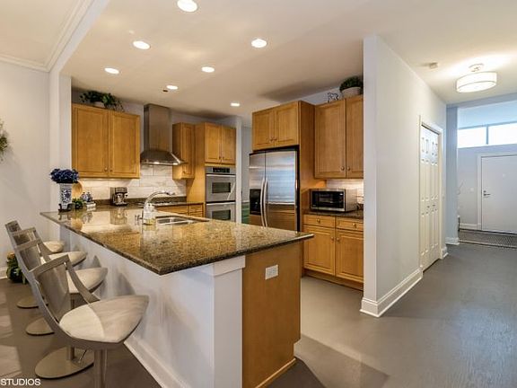 4th image of 333 N Canal St APT 1903