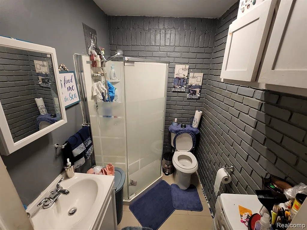 5205 Hereford St — Photo 4