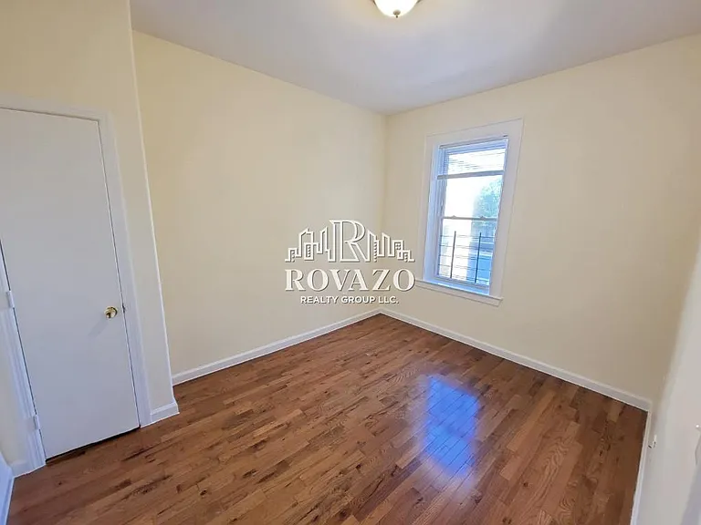 1304-1305 Clinton Ave #25A — Photo 4