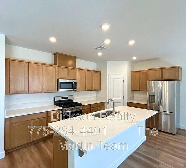 3247 Eleanor Way — Photo 3