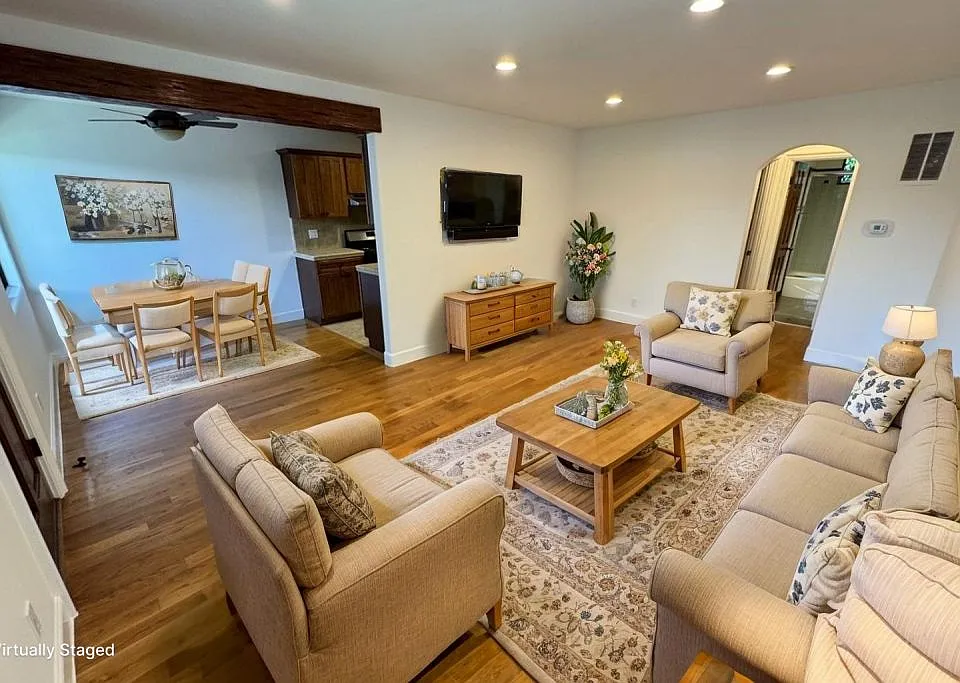 132 N Hayworth Ave #8