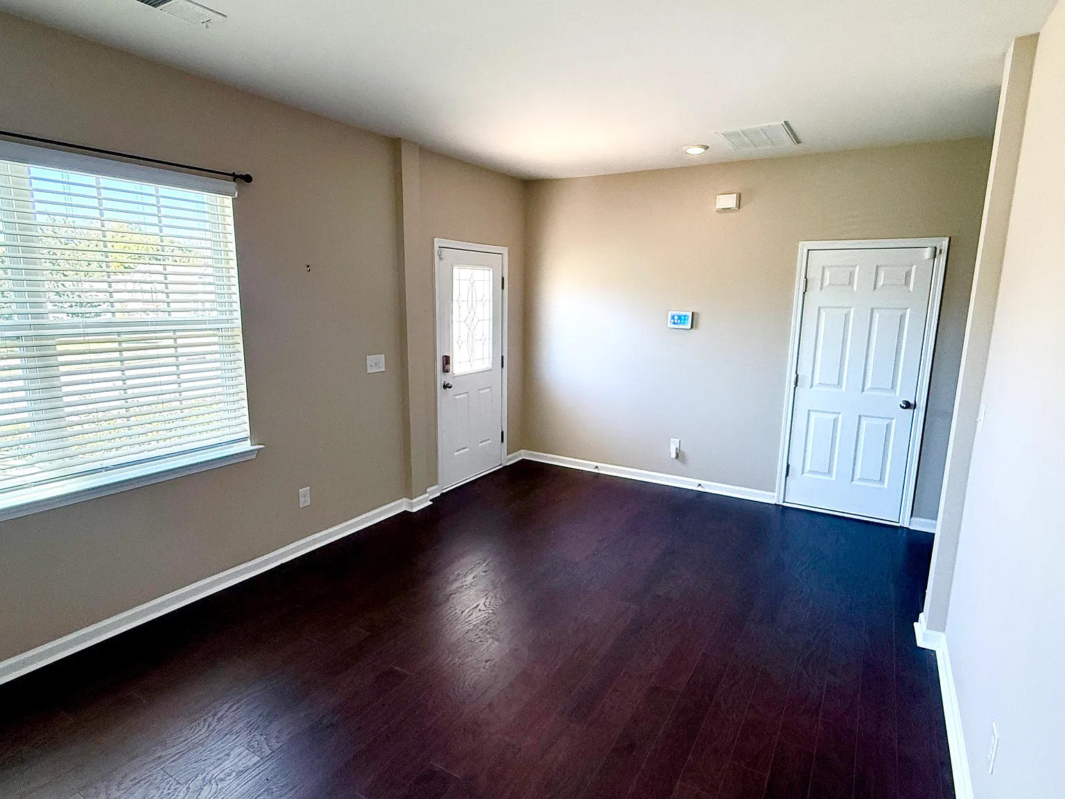 4 bed, 2631 sqft, $2,500 — Photo 2