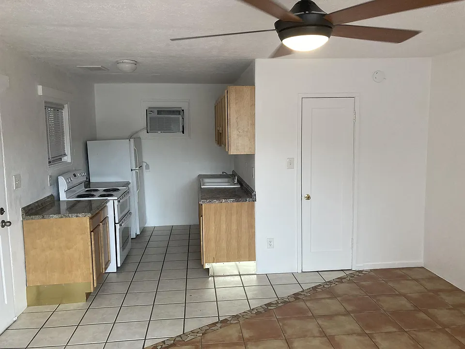 2701 N Martin Ave #4
