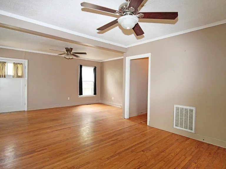 212 Goshen Ave — Photo 4
