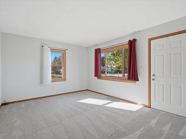 124 W 6th St, New Richmond, WI 54017