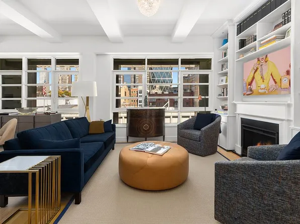 318 W 52nd St, New York, NY 10019