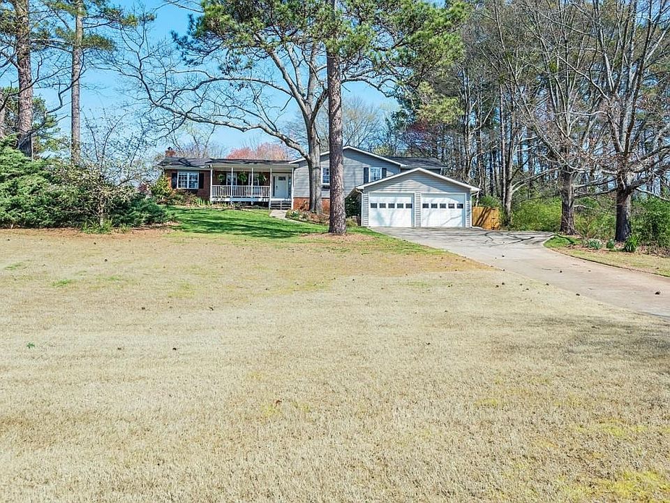 1st image of 304 Cardinal Dr