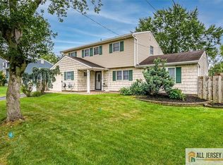 16 Barlow Rd, Edison, NJ 08817