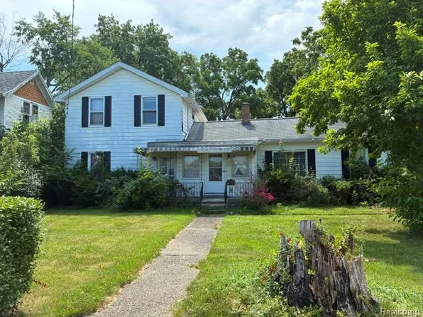 215 W 10th St, Flint, MI 48503