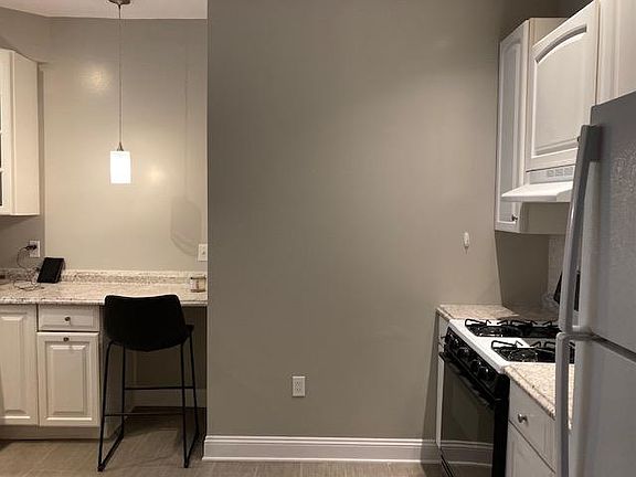 Updated kitchen, large (13' x 11.5') with eat-in nook, dishwasher and garbage disposal
