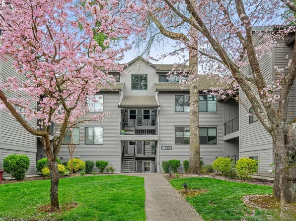 4000 Carman Dr APT 12, Lake Oswego, OR 97035