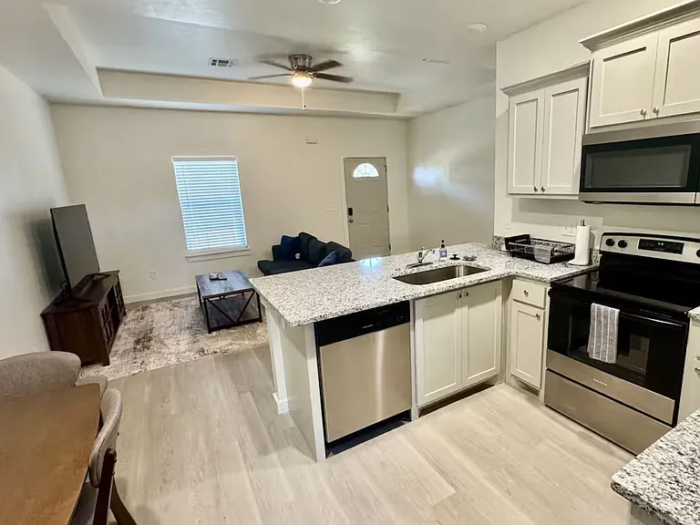 1515 SW Georgia Ave — Photo 2