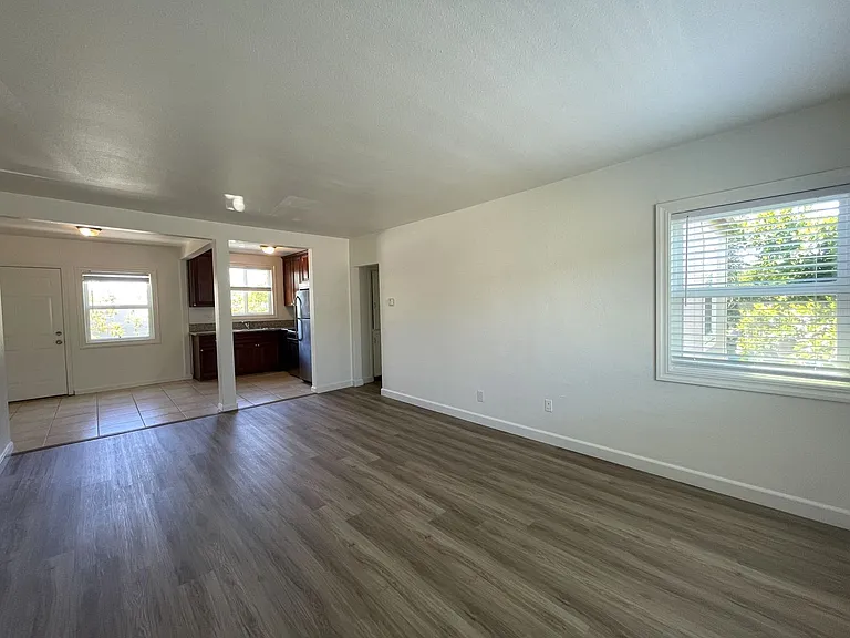 4327 McClintock St — Photo 2