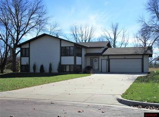 328 Catalina Ct, Le Sueur, MN 56058
