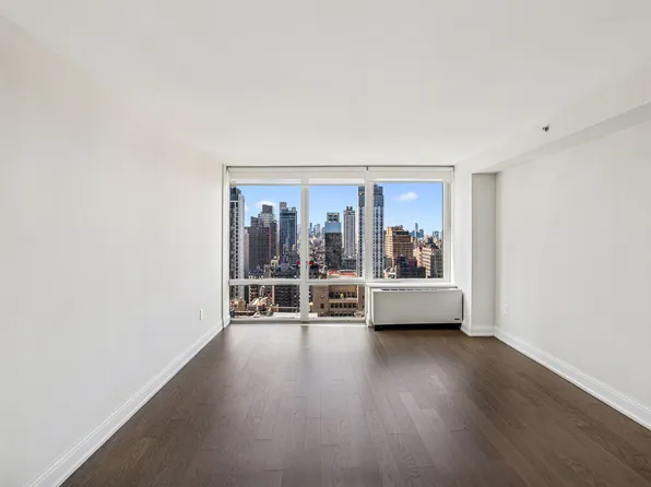 125 West 31st Street image 1 of 22