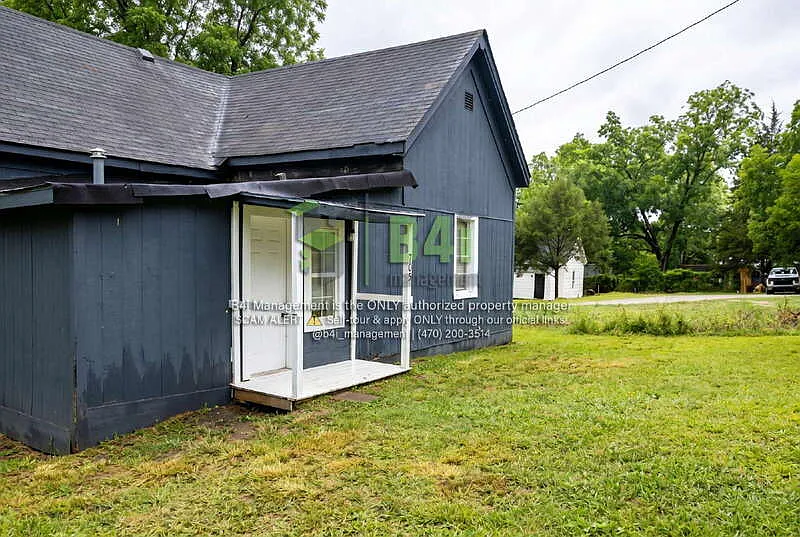 3 bed, 1.0 bath, 936 sqft, $1,000 — Photo 3