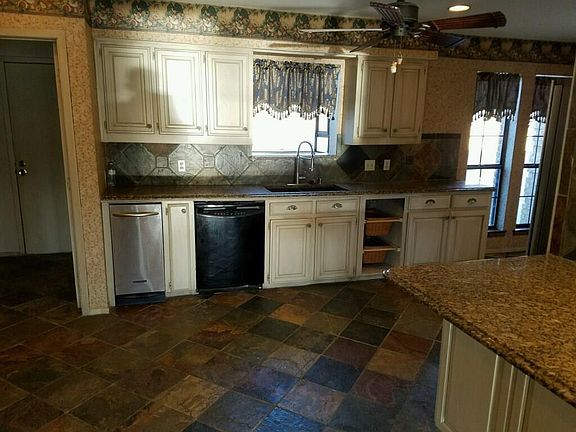 5th image of 822 Kiowa Dr E