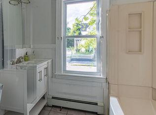 32 Quincy St #A, Manchester, NH 03102