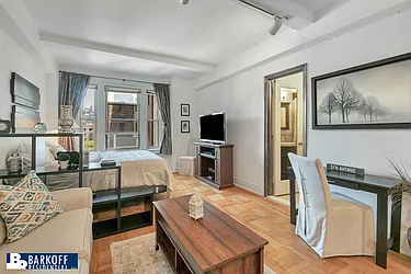 Rented by Barkoff Residential 