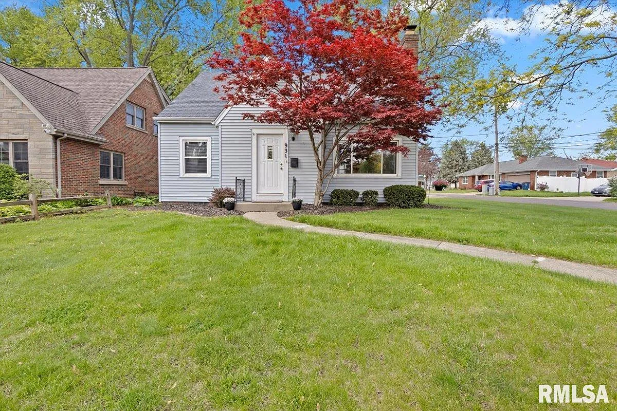 931 E Richwoods Blvd photo 1