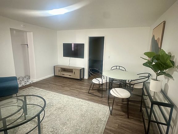 3rd image of 1922 W Washington St #13