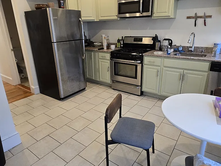 21 Rossmore St #2 — Photo 2