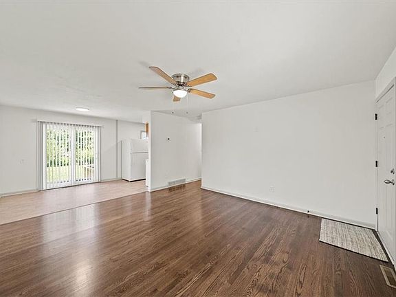 3rd image of 606 W Marcia Ave