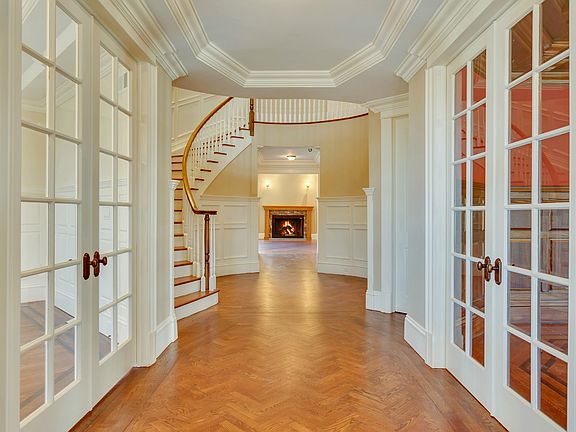 5th image of 4 Sagamore Hill Road