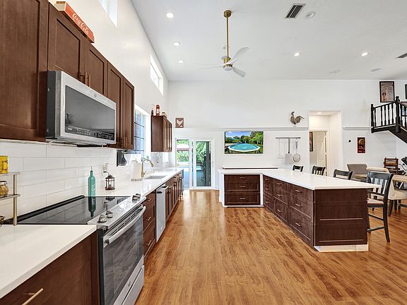 4th image of 10951 SW 58th Court