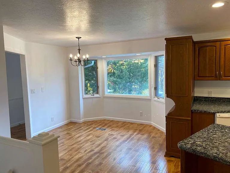 1093 Lamplighter Dr — Photo 6