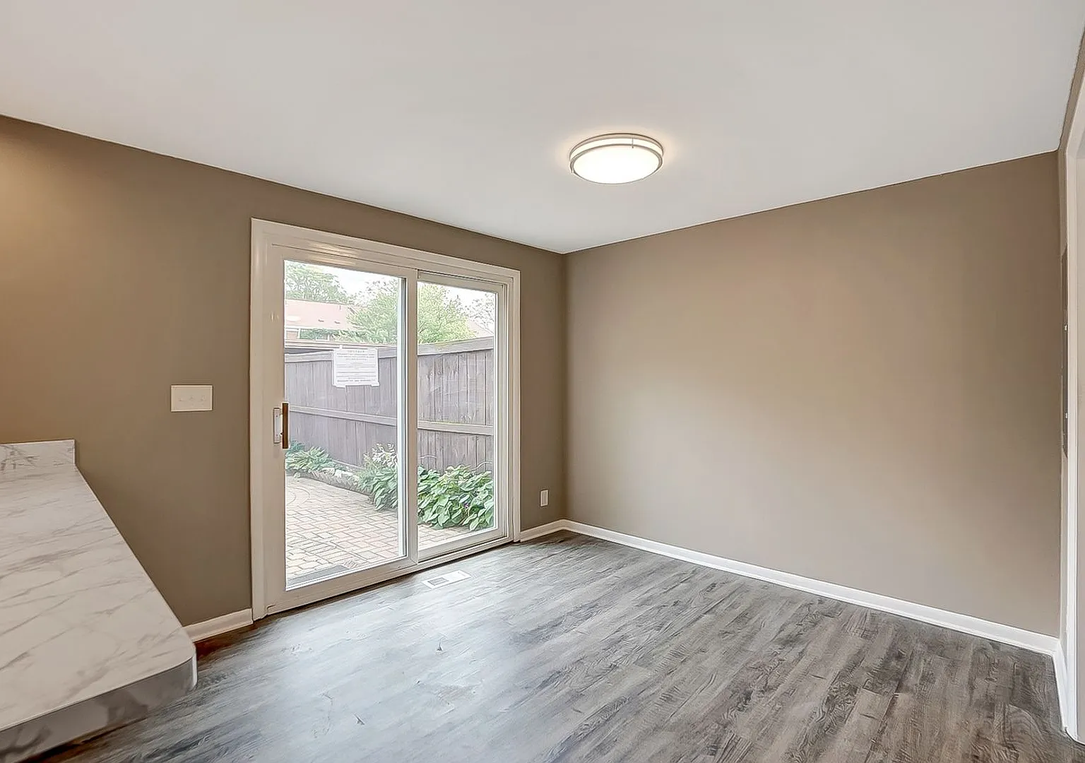 Beautifully remodeled Condo with Covered Parking! — Photo 2