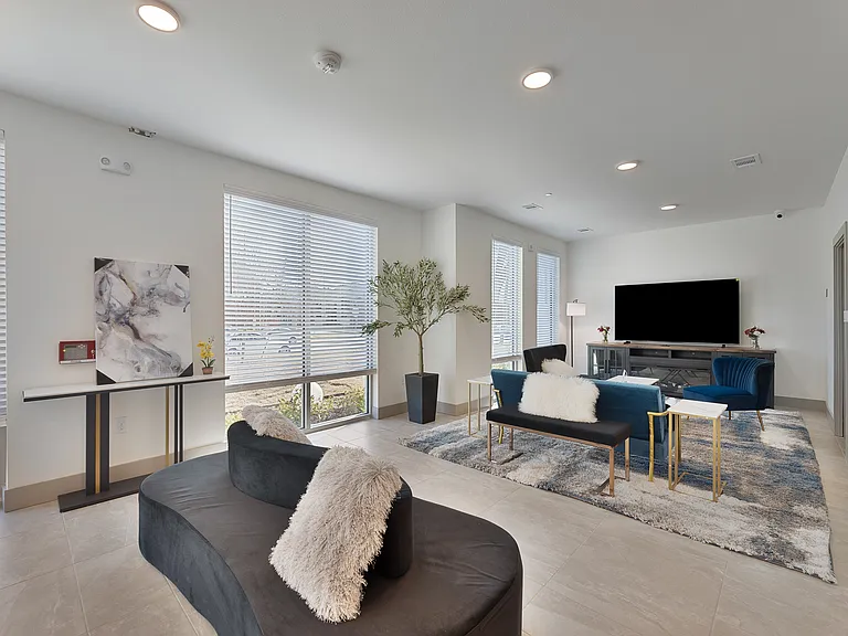 Bluffview Apartments — Photo 24