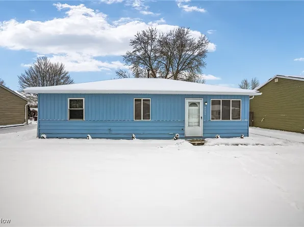 9864 Green Dr, Windham, OH 44288