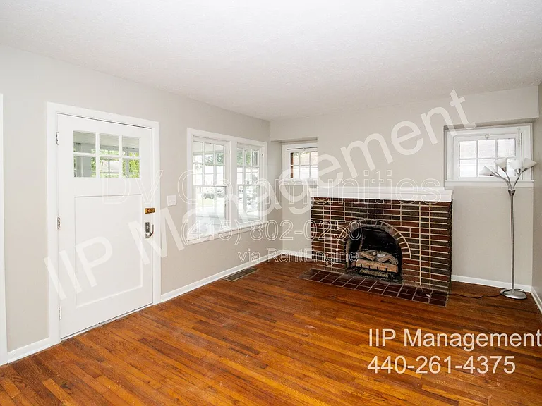 6177 Iroquois Trl — Photo 3
