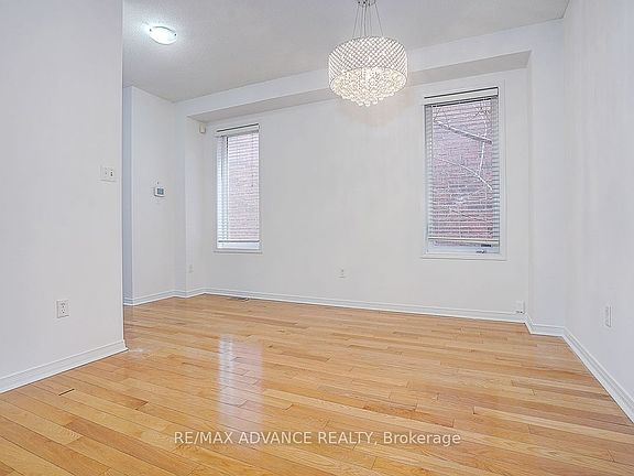 5th image of 137 Laramie Cres