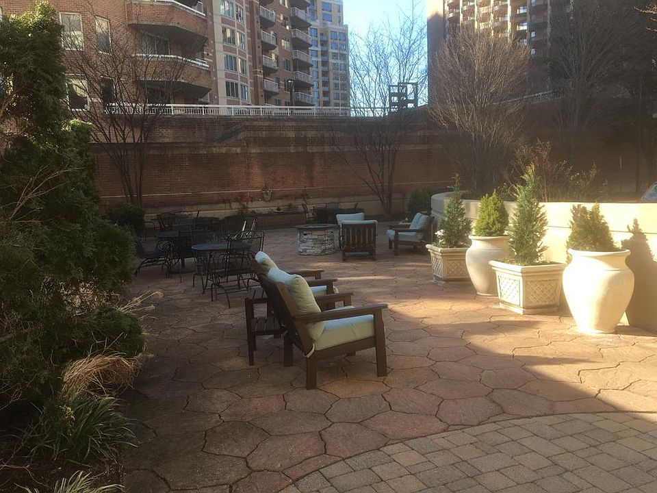 1st image of 1211 S Eads St APT 404