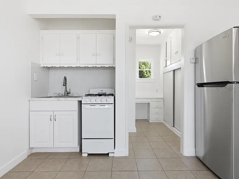 205-215 W Roderick Ave #16 — Photo 8